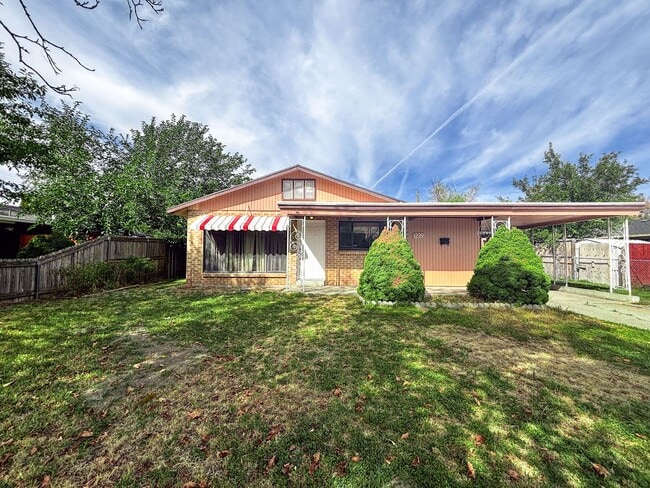 Building Photo - 1st Month Rent FREE!!! 3BR 1BA Home w/ Fresh Flooring • Private Backyard in Salt Lake City