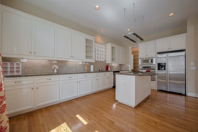 Photo - 2121 Harold St