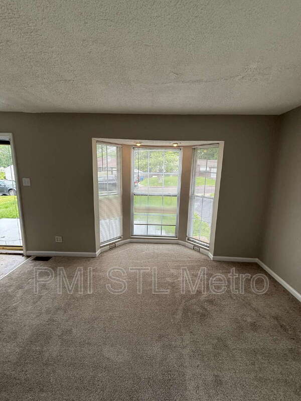 Photo - 10342 Ross Cir