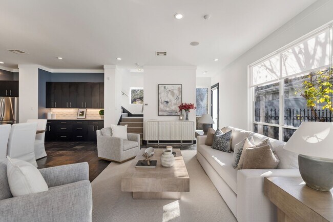 Photo - 162 Vieux Carre Dr