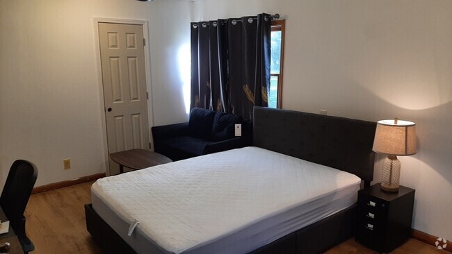 Building Photo - 240 Brookstone Dr Rental