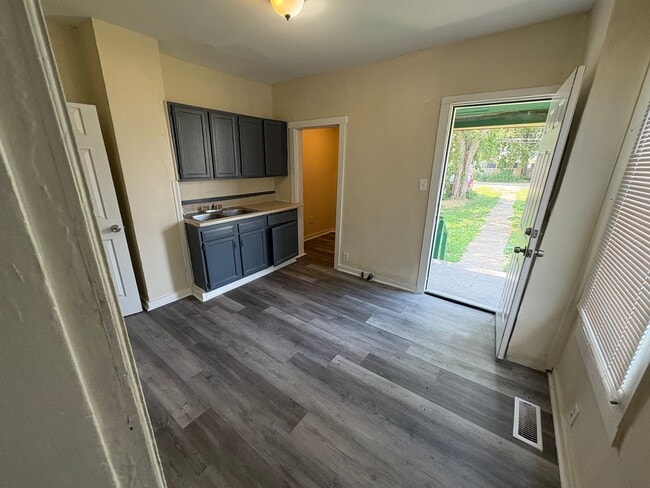 Photo - 99-101 North Central Avenue Unidad 101