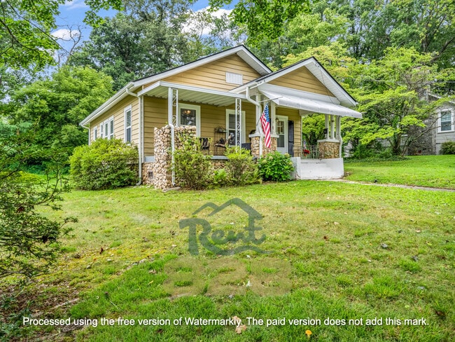 Photo - 521 N Oak St