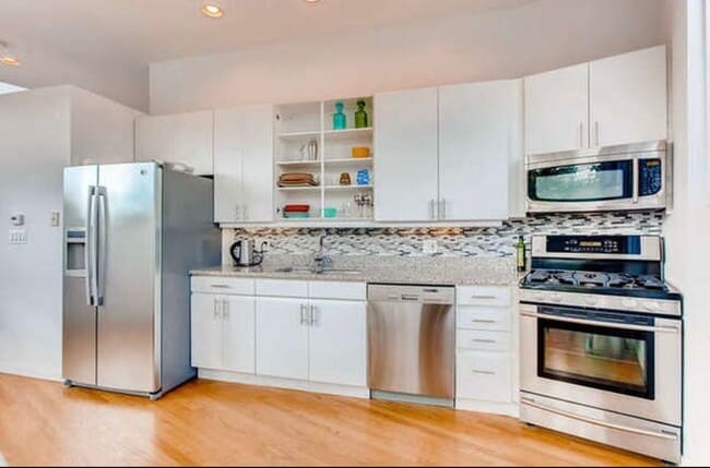 Photo - 2212 W Augusta Blvd