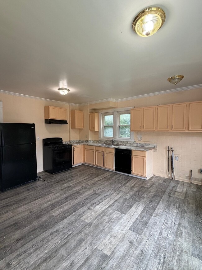 261 Manning Blvd
