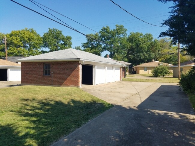 Photo - 5825 Sunshine Dr