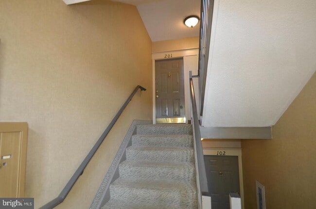 Building Photo - 3907 Golf Tee Ct Unit 201