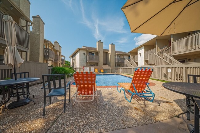 Building Photo - 1900 Bay Area Blvd Unit 175