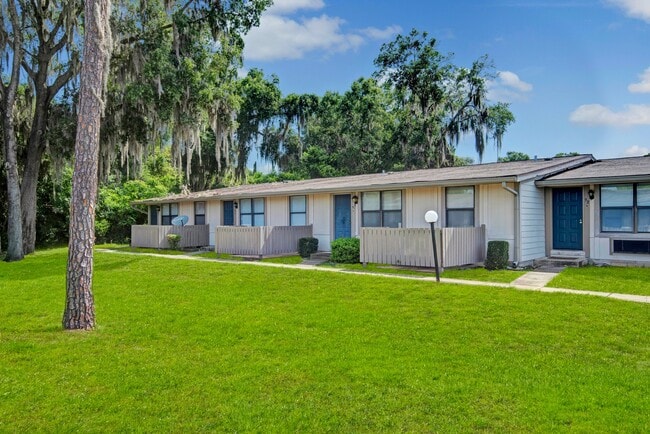 Applewood Apartments