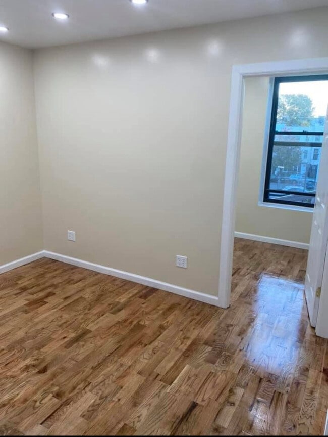 Photo - 1885 Eastern Pky Unidad 3A