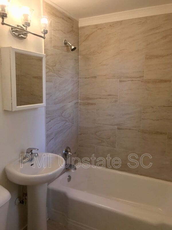 Photo - 201 Chandler Dr Unit Apt 1B