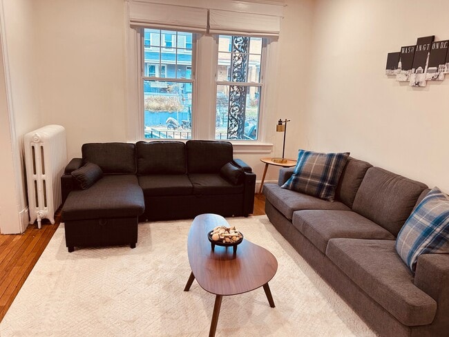 Photo - 1826 A St SE