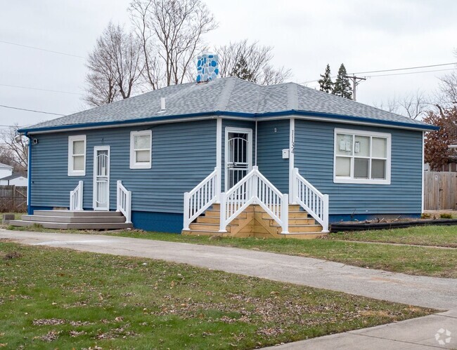 Building Photo - West Side Luxury Home! Totally Renovated!