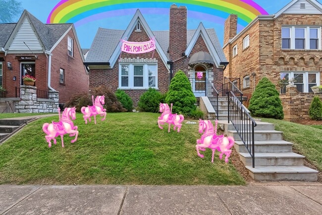 Building Photo - Pink Pony Club