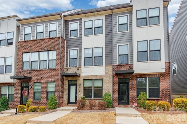 Photo - 924 Broad River Ln