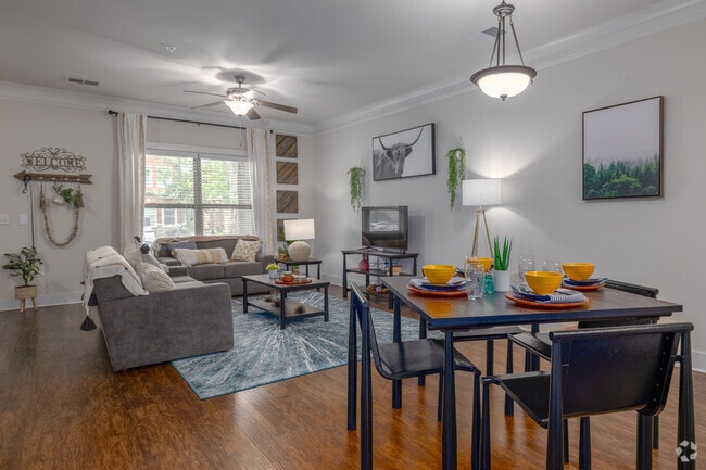 4 habitaciones, 4,5 baños - 213 m² - Sala de estar/comedor - The Retreat at Gainesville