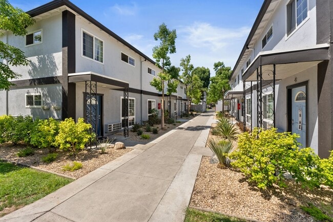 Photo - Villa Del Sol Apartments