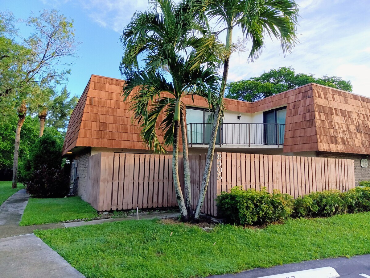 Photo - 8405 N Coral Cir