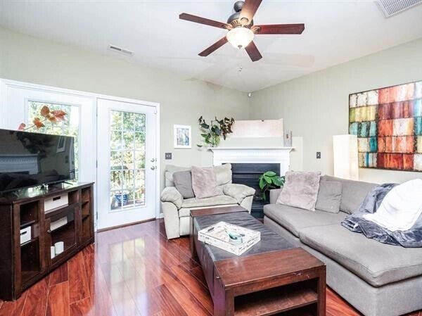 Photo - Lovely townhouse in fantastic Durham locat...