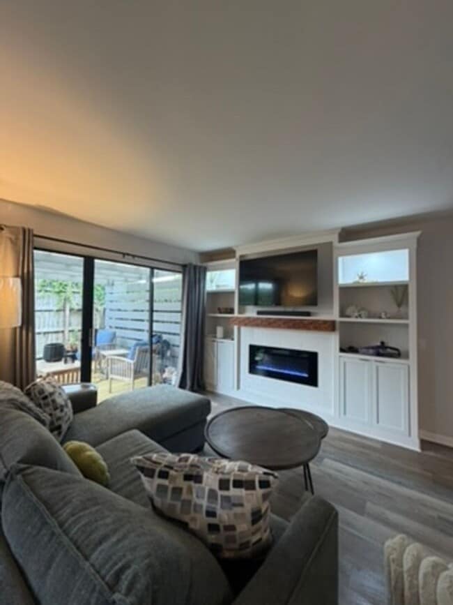 Photo - Fully Furnished 2 Bedroom, 2 Bath Townhome in Destin
