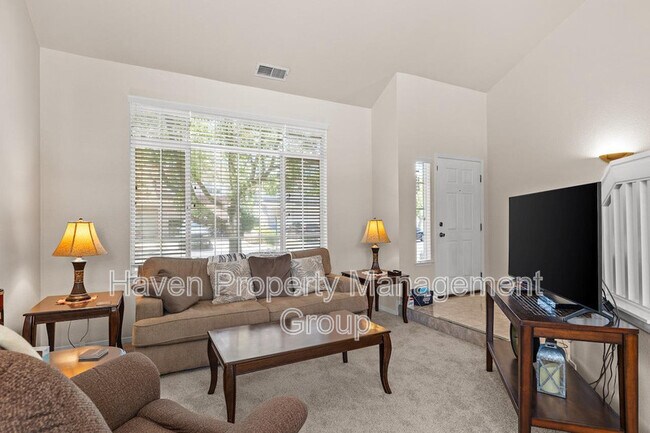 Photo - 2866 Valcourt Way
