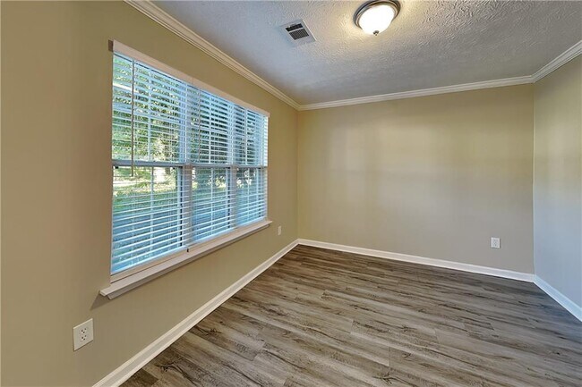 1357 Lamont Dr SW