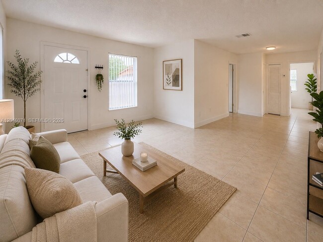 Building Photo - 3810 SW 89th Ave Unit 3810