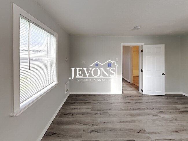 Photo - 3303 S Ainsworth Ave Unidad A