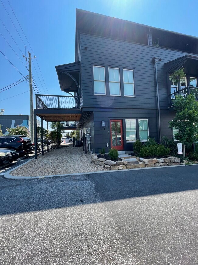 Photo - 674 Exchange St SE