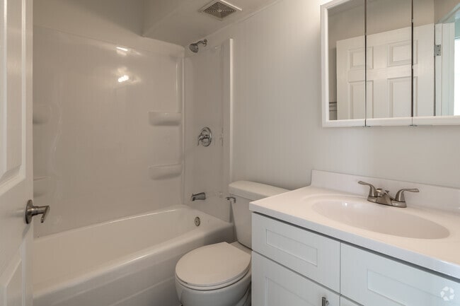 1BD, 1BA - 630SF - RENOVATED