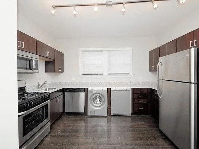 Building Photo - 2 bedroom in Chicago IL 60613 Unit 3 Rental