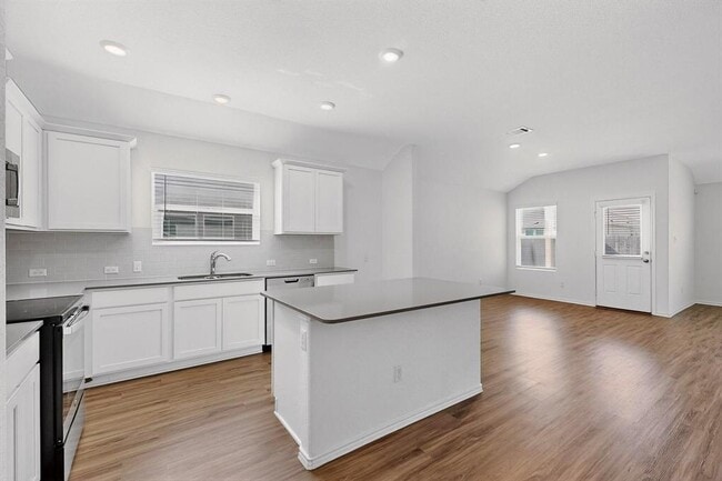 Photo - 107 Bear Oak St