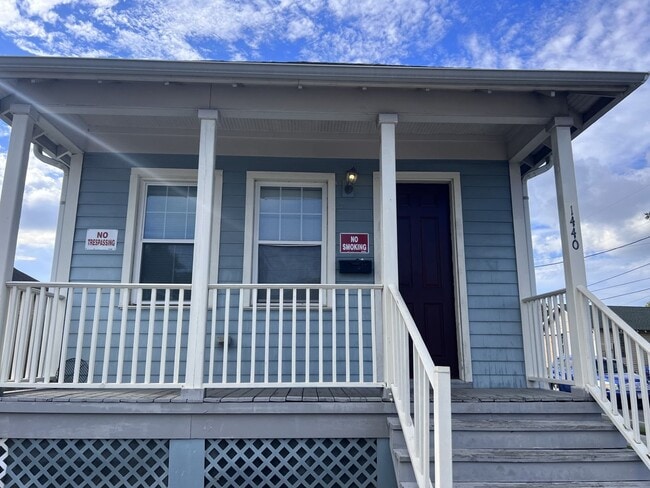 Building Photo - Cute pet friendly 2 bedroom single family ...