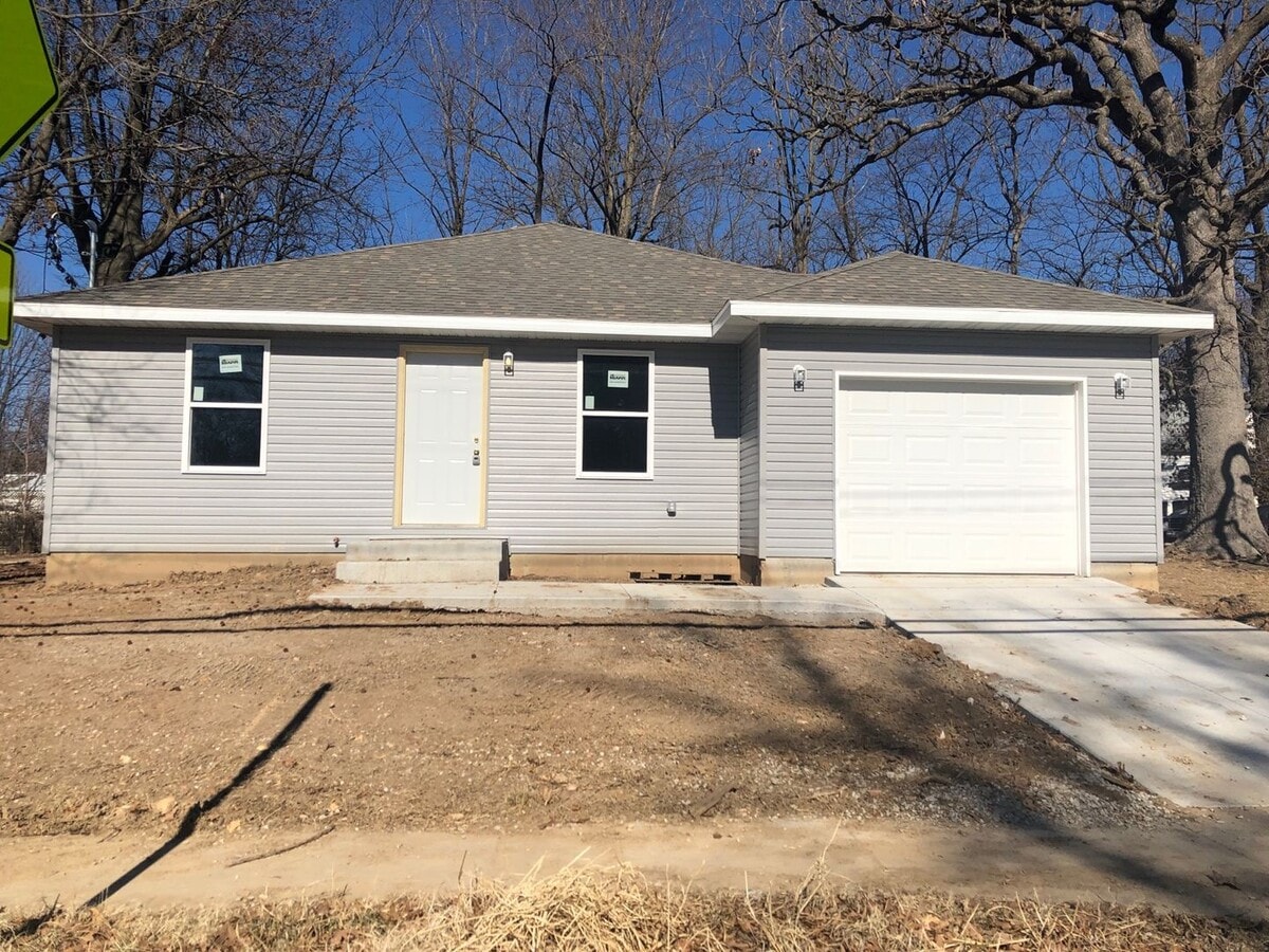 ! 3 bed 2 bath - ! 3 bed 2 bath House