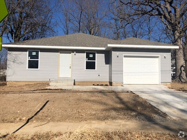 Building Photo - ! 3 bed 2 bath Rental