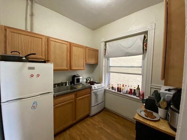 Building Photo - 1355 Commonwealth Ave Unit 5 Rental