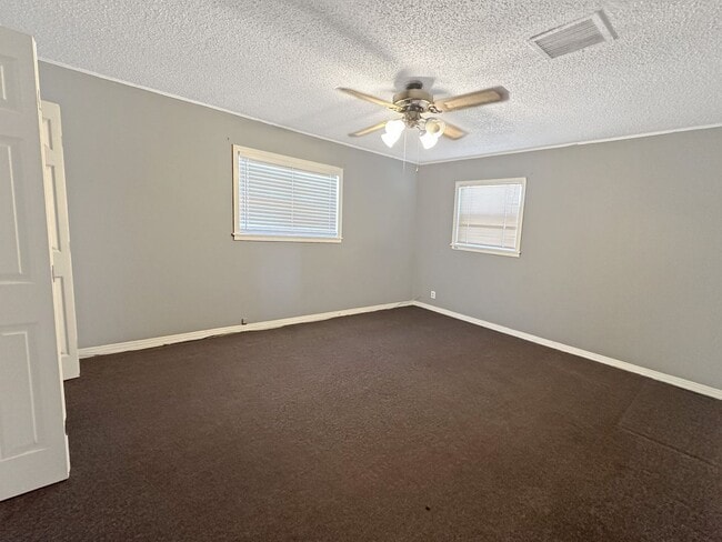 Photo - 514 W Ave J