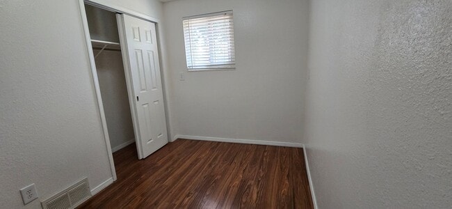 Photo - 566 Voiles Dr
