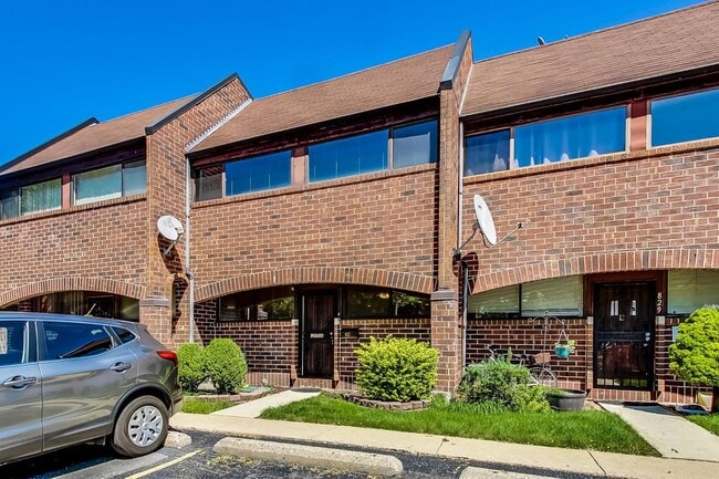 Building Photo - 827 S Racine Ave