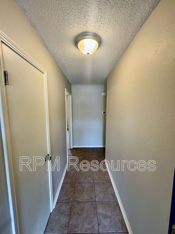 Photo - 405 Meadow Lake Dr