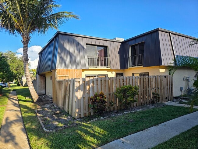 Photo - 2359 Waterside Dr