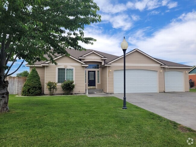 Building Photo - Sandcastle Estates Home - Pet friendly