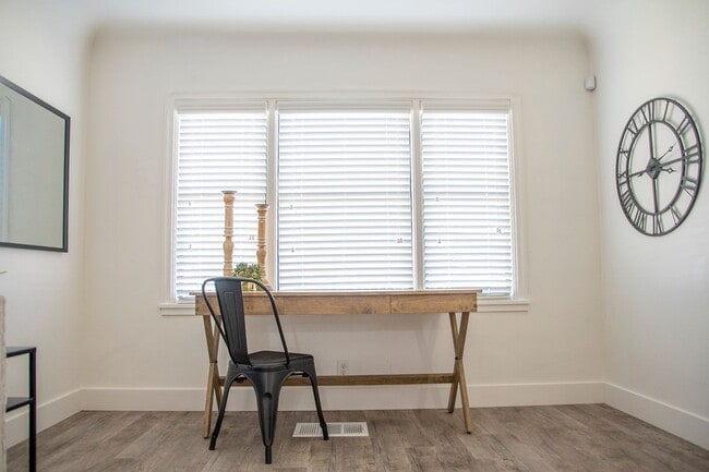 Photo - Darling 2 bedroom 1 Bath Exeter Charmer
