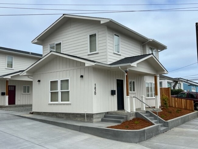 Photo - NEWER 3/2 Construction in Eureka! Beautifu...