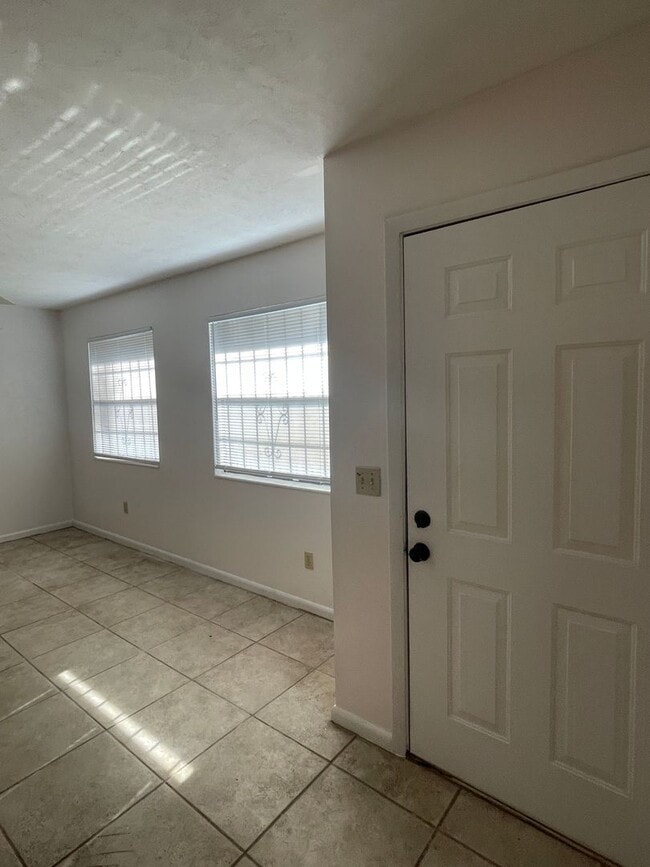 Building Photo - 1906 SW 69th Dr Rental
