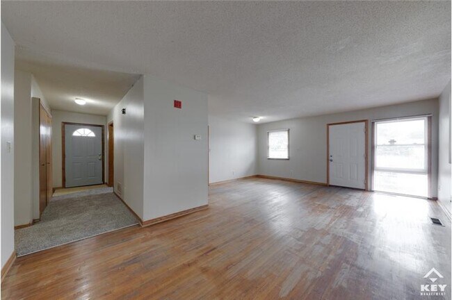 Photo - 2807 W Maxwell Ave