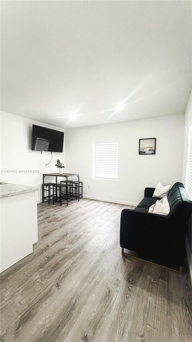 Building Photo - 4139 NW 23rd Ave Unit 2