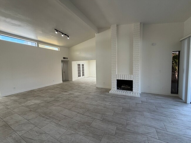 Photo - single-story townhouse 3-bedroom, 2-bath