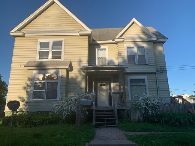 Building Photo - 323 3rd Ave