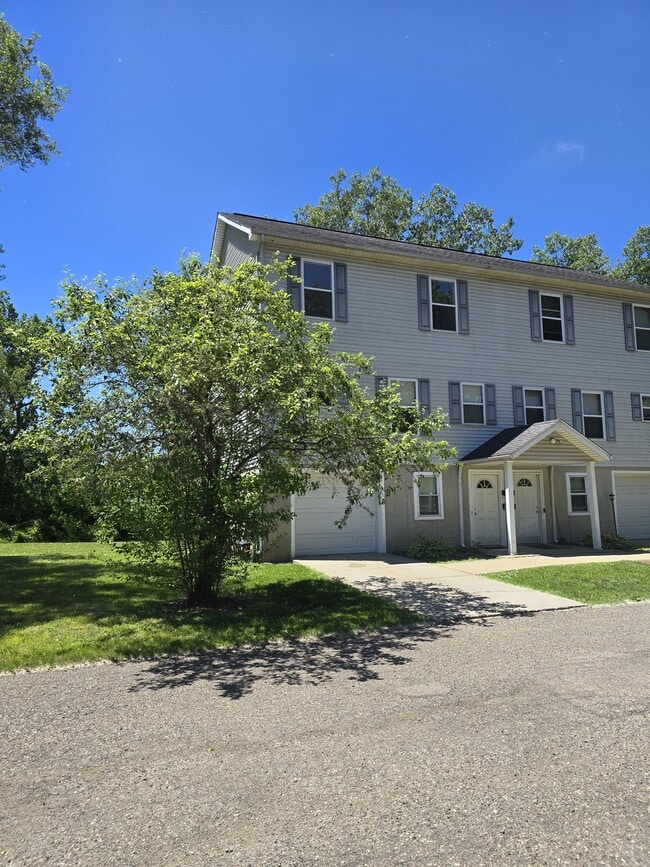 Building Photo - 96 E Montcalm St